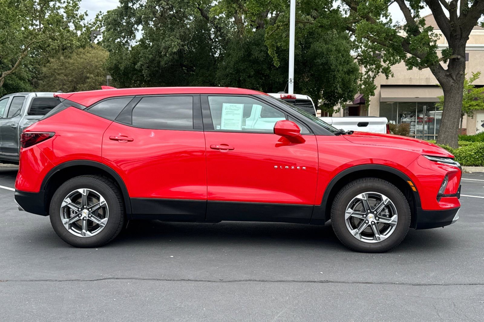Used 2024 Chevrolet Blazer LT AWD/4WD image 2
