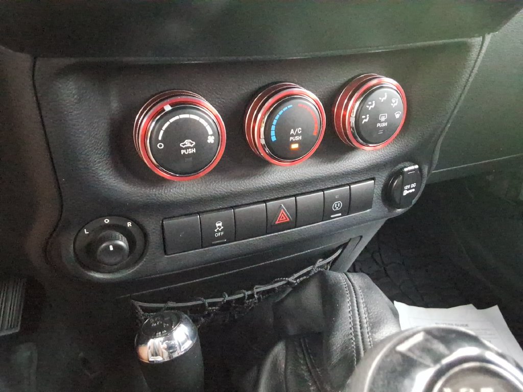 Used 2014 Jeep Wrangler Unlimited Sahara w/ Max Tow Package AWD/4WD image 35
