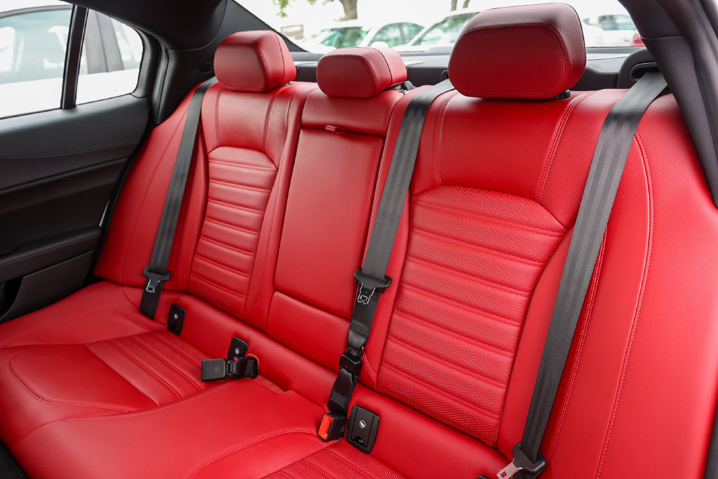 Used 2024 Alfa Romeo Giulia Veloce RWD image 40