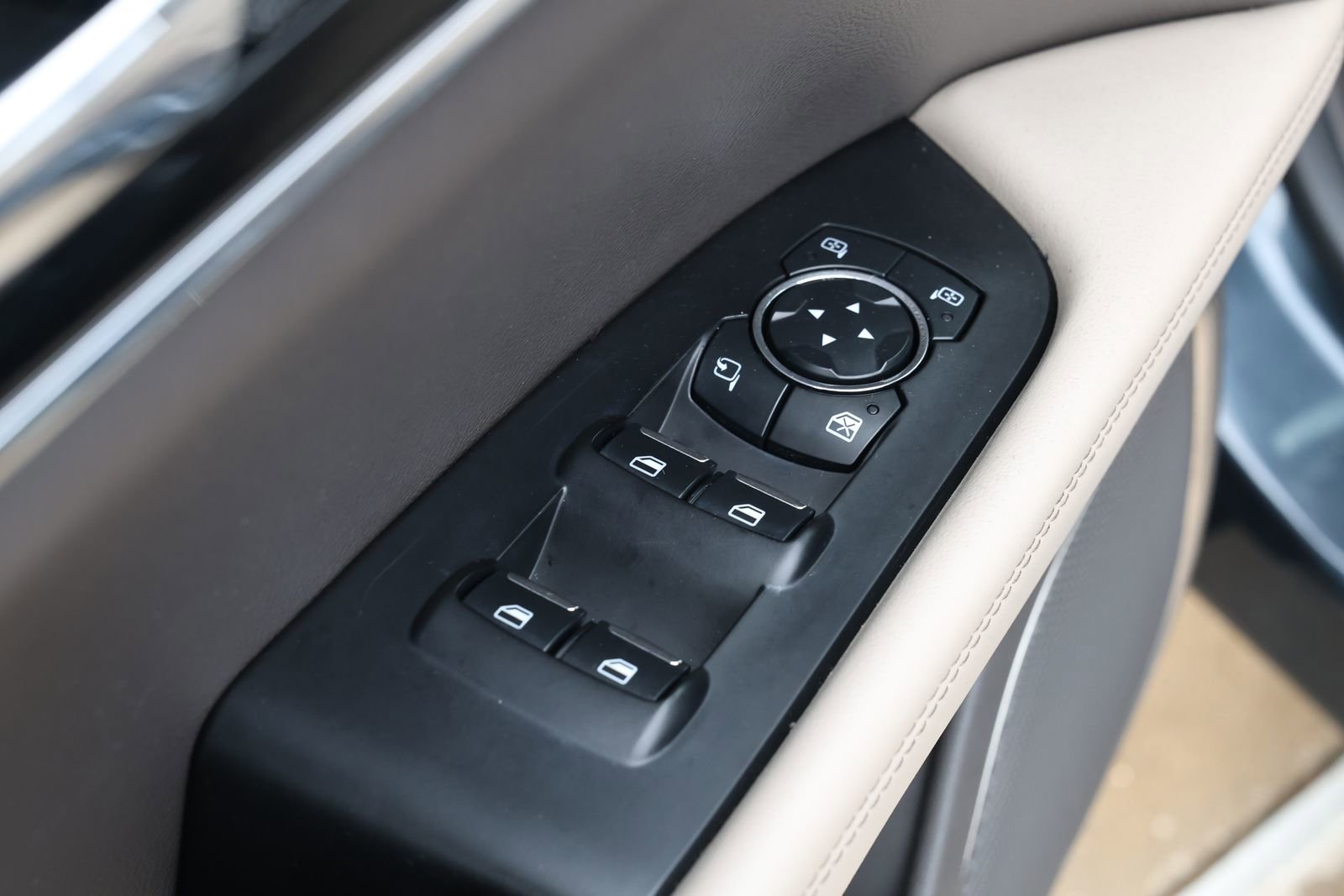 Used 2023 Lincoln Nautilus FWD w/ Premium Package image 28