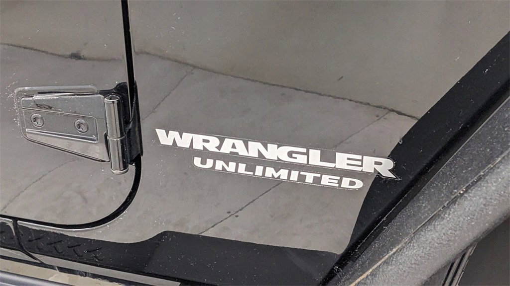 Used 2014 Jeep Wrangler Unlimited Rubicon w/ Connectivity Group image 38