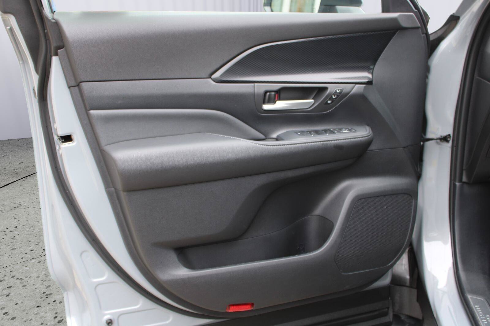 Used 2025 Toyota Grand Highlander AWD Hybrid image 48