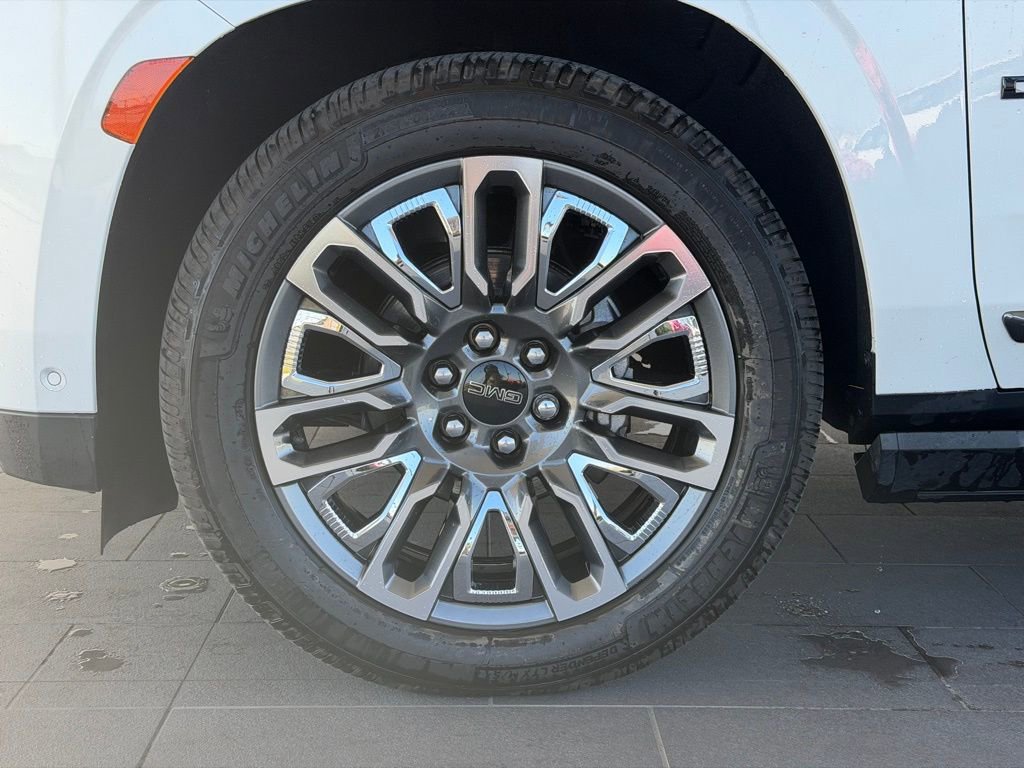 Used 2023 GMC Yukon XL Denali Ultimate w/ LPO, Floor Liner Package image 10