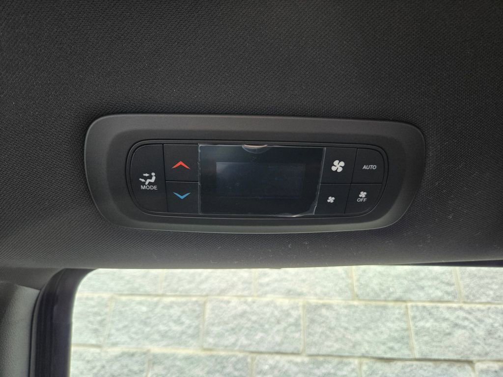 Used 2026 Chrysler Pacifica Select FWD image 39
