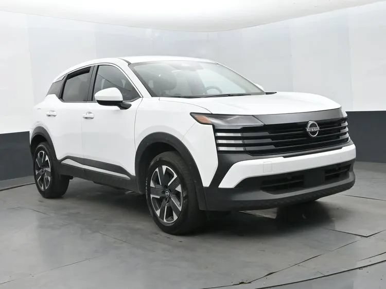 Used 2025 Nissan Kicks SV AWD/4WD image 2