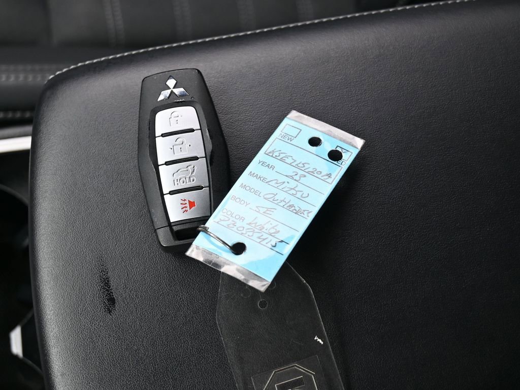 Used 2023 Mitsubishi Outlander SE image 19