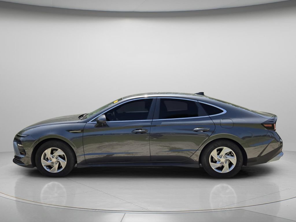 Certified 2025 Hyundai Sonata SE FWD image 3