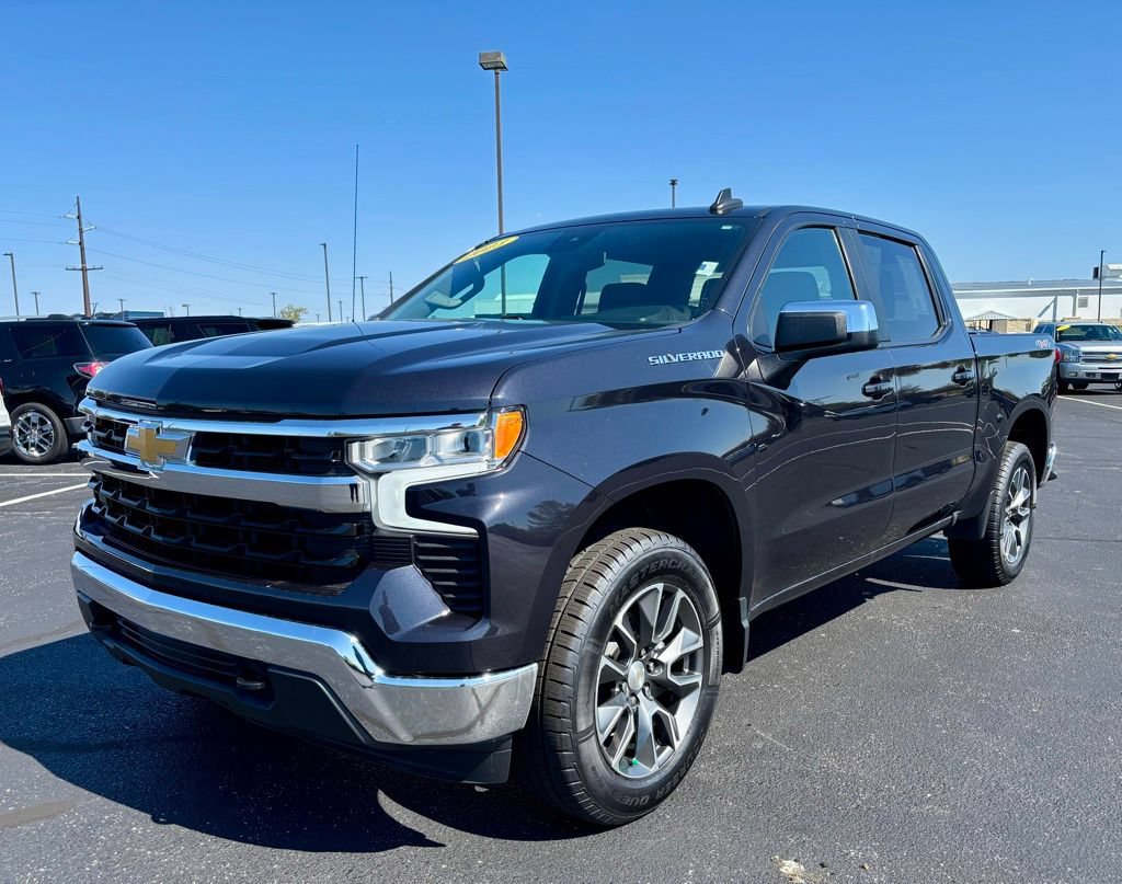 Used 2023 Chevrolet Silverado 1500 LT AWD/4WD image 3