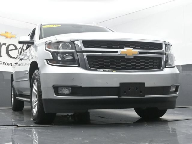 Used 2019 Chevrolet Suburban LT AWD/4WD image 3