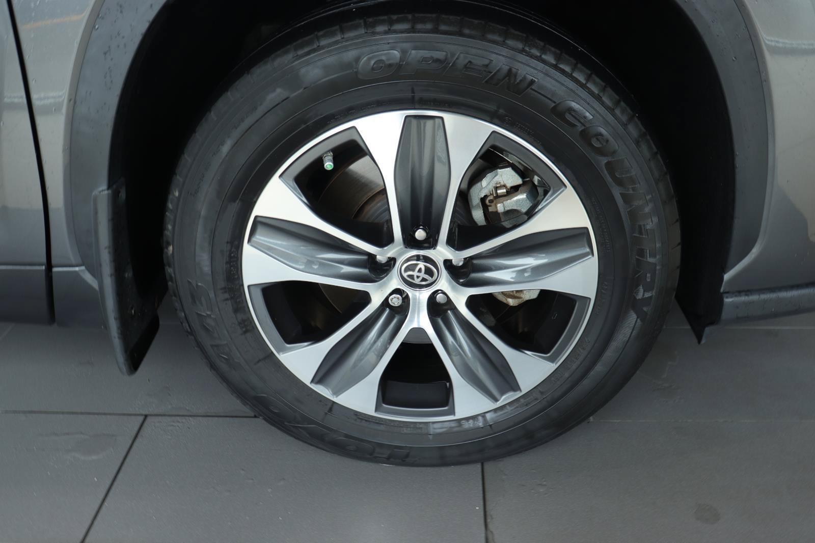Used 2023 Toyota Highlander XLE FWD image 37