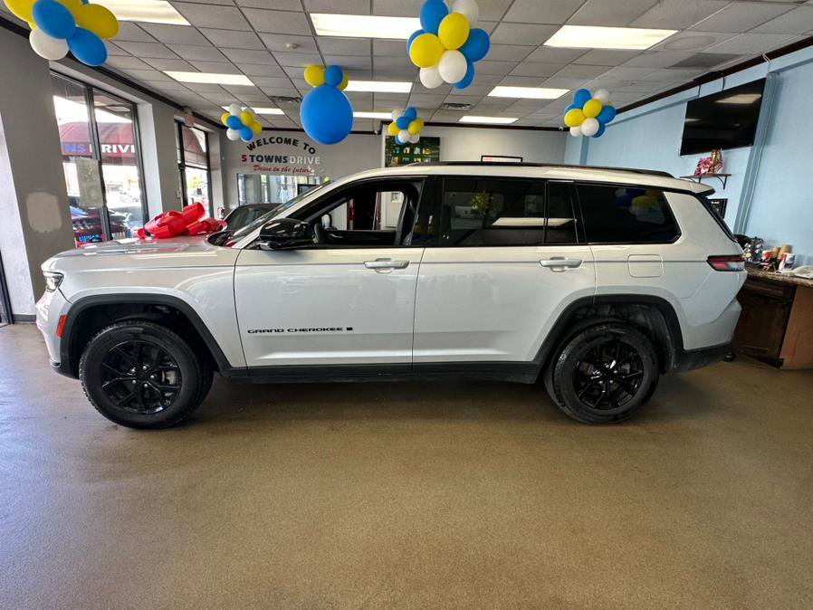 Used 2024 Jeep Grand Cherokee L Laredo AWD/4WD image 7