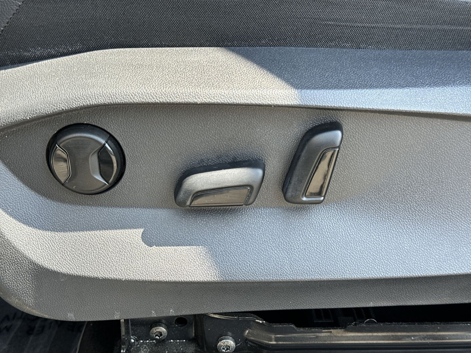 Used 2023 Volkswagen Tiguan SE w/ Panoramic Sunroof Package FWD image 15