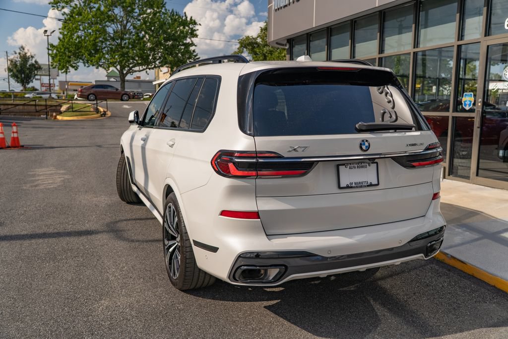 Used 2023 BMW X7 xDrive40i w/ M Sport Package AWD/4WD image 4