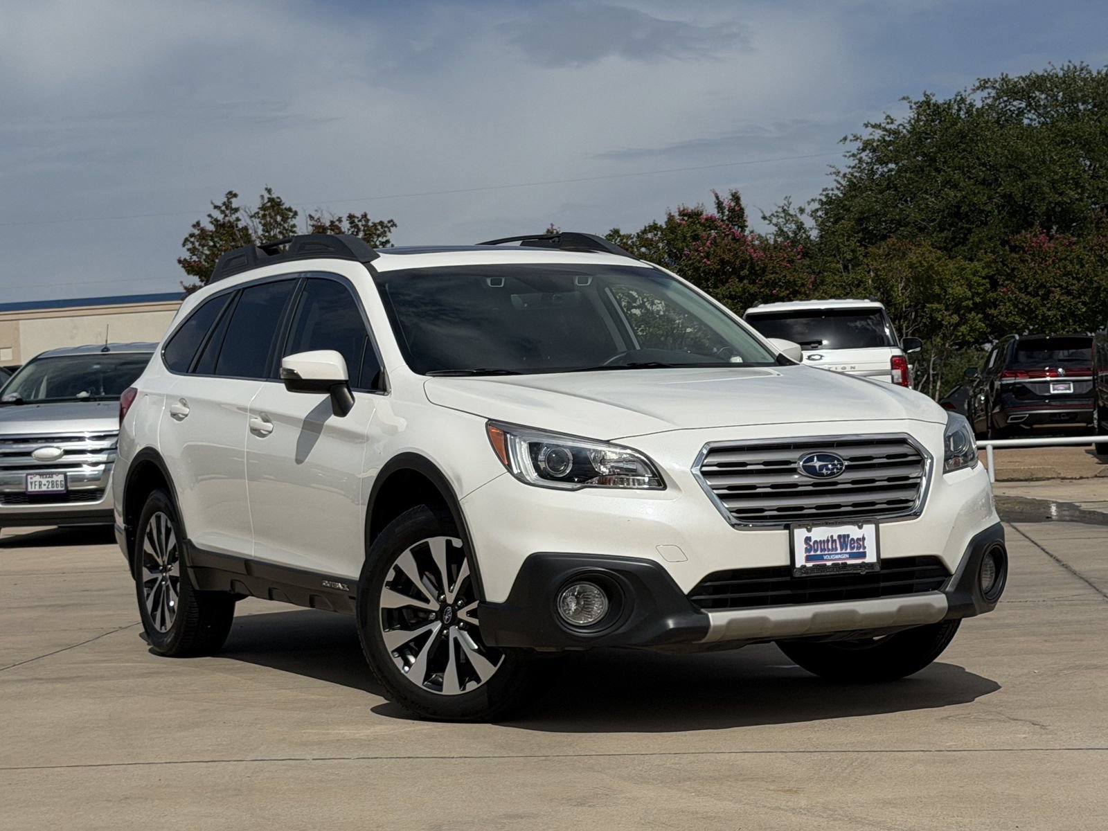 Used 2017 Subaru Outback 2.5i Limited AWD/4WD image 2