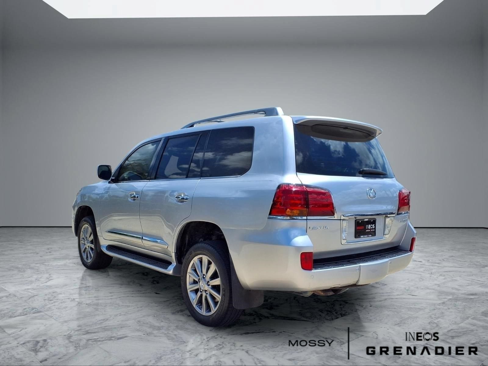 Used 2009 Lexus LX 570 4WD image 2