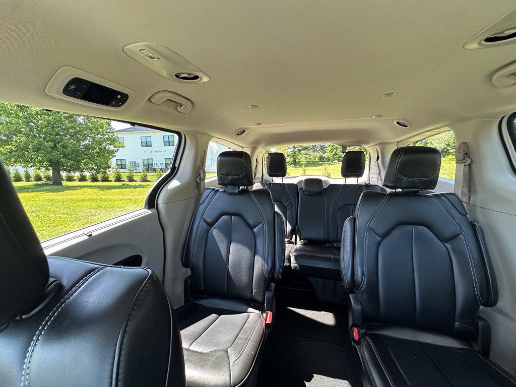 Used 2023 Chrysler Pacifica Touring-L FWD image 25
