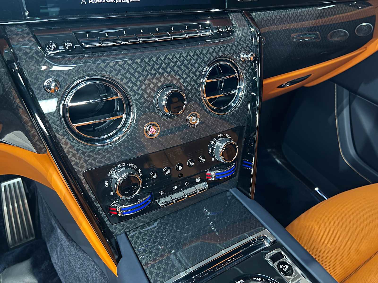 Used 2025 Rolls-Royce Cullinan Black Badge w/ Leather Finishing Pack image 39