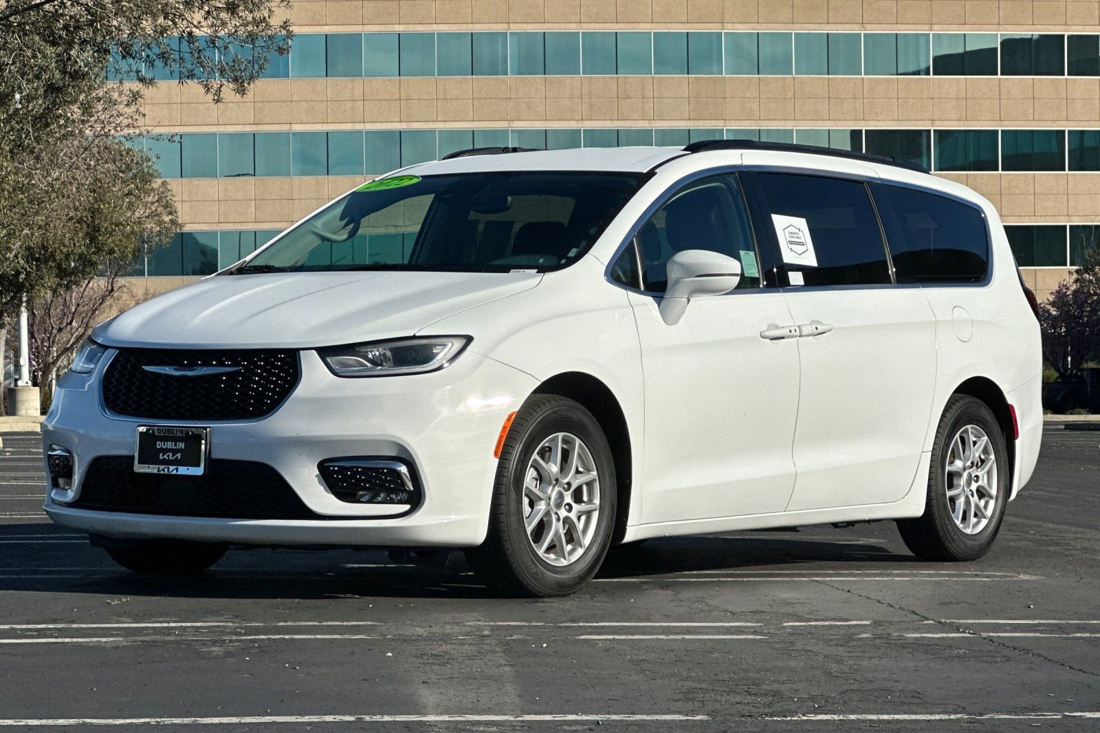 Used 2022 Chrysler Pacifica Touring-L FWD image 8