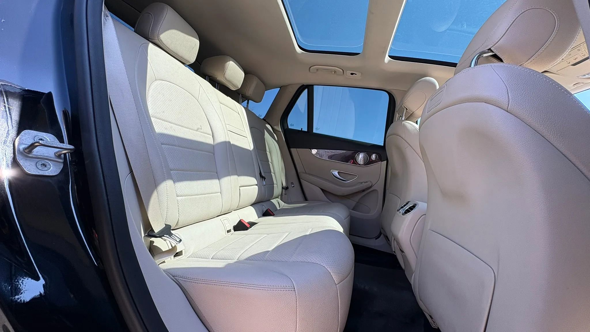 Used 2018 Mercedes-Benz GLC 300 4MATIC image 30