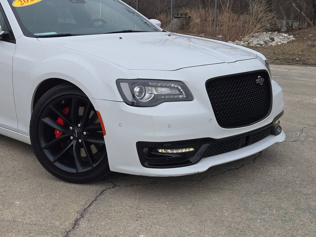 Used 2023 Chrysler 300 C image 2