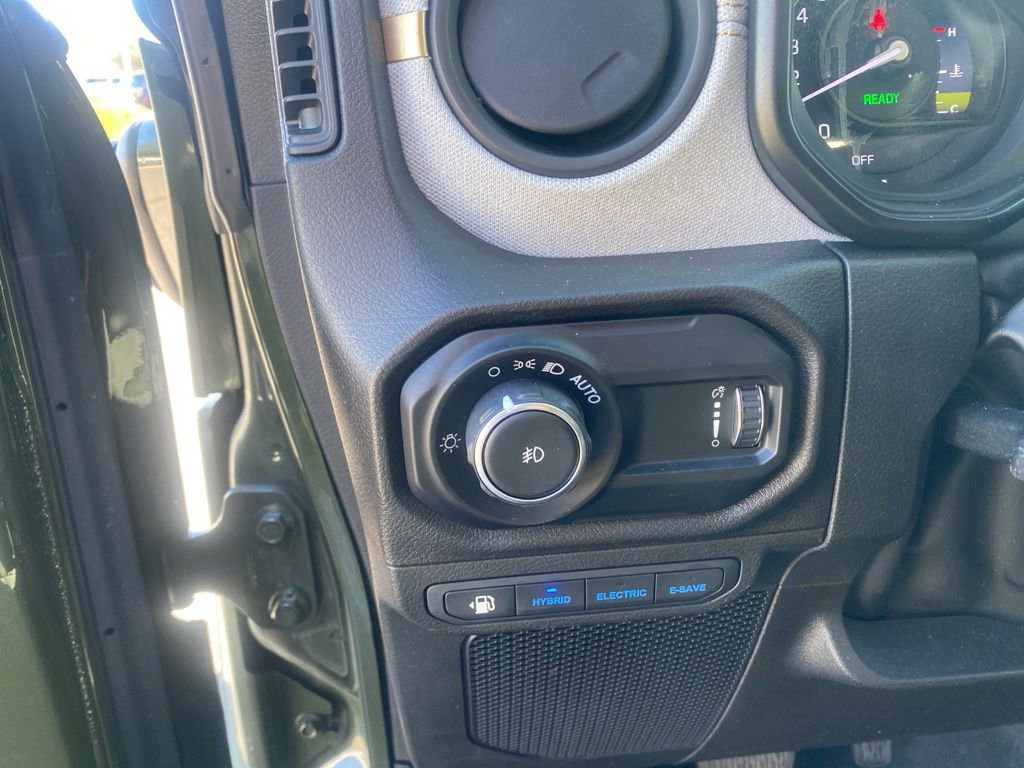 Used 2024 Jeep Wrangler Unlimited w/ Convenience Group image 15