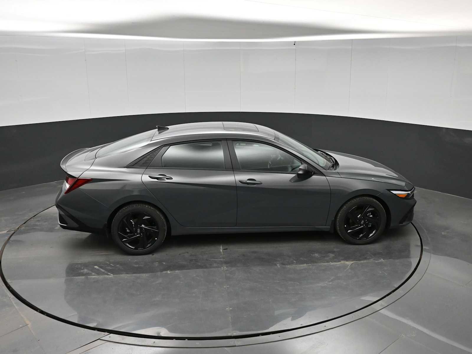 New 2026 Hyundai Elantra SEL Sport FWD image 32