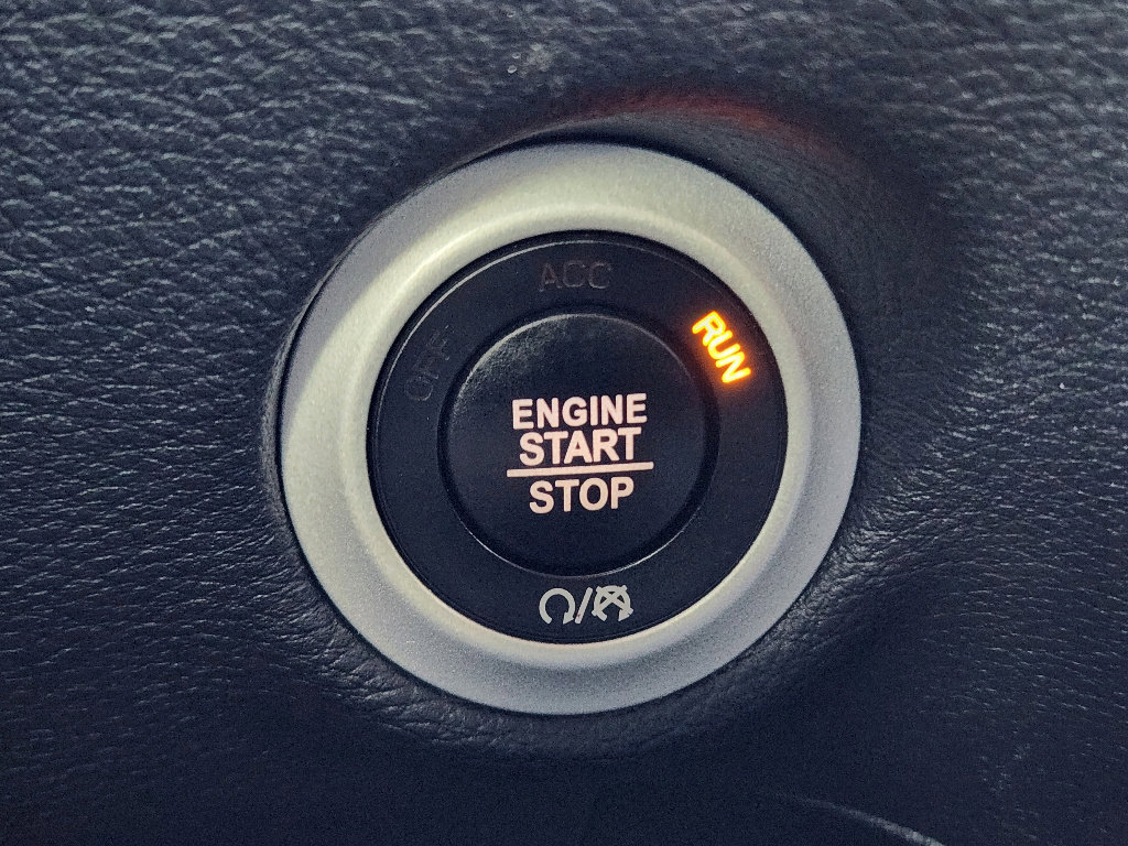 Used 2025 Chrysler Pacifica Limited image 21