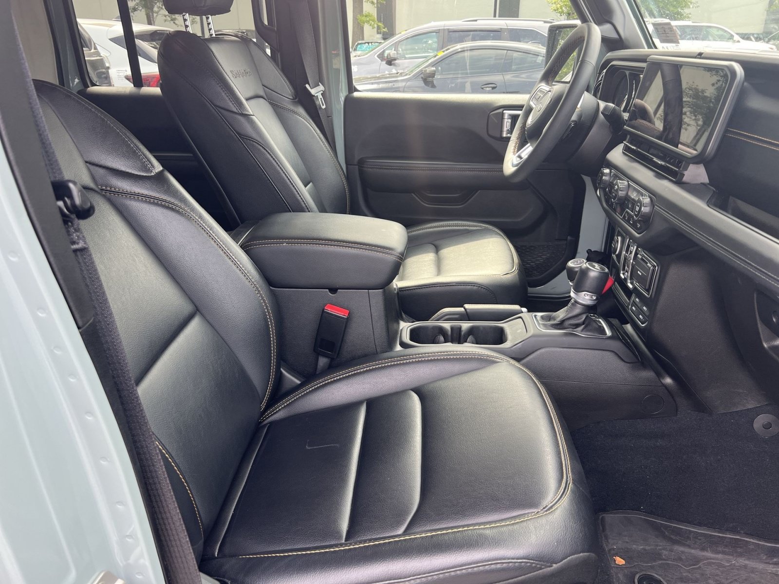 Used 2024 Jeep Wrangler Unlimited Sahara w/ Technology Group AWD/4WD image 24
