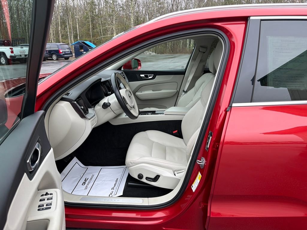 Used 2023 Volvo XC60 B5 Plus w/ Climate Package image 10