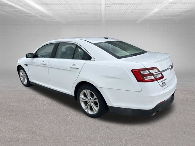 Used 2018 Ford Taurus SE FWD image 3