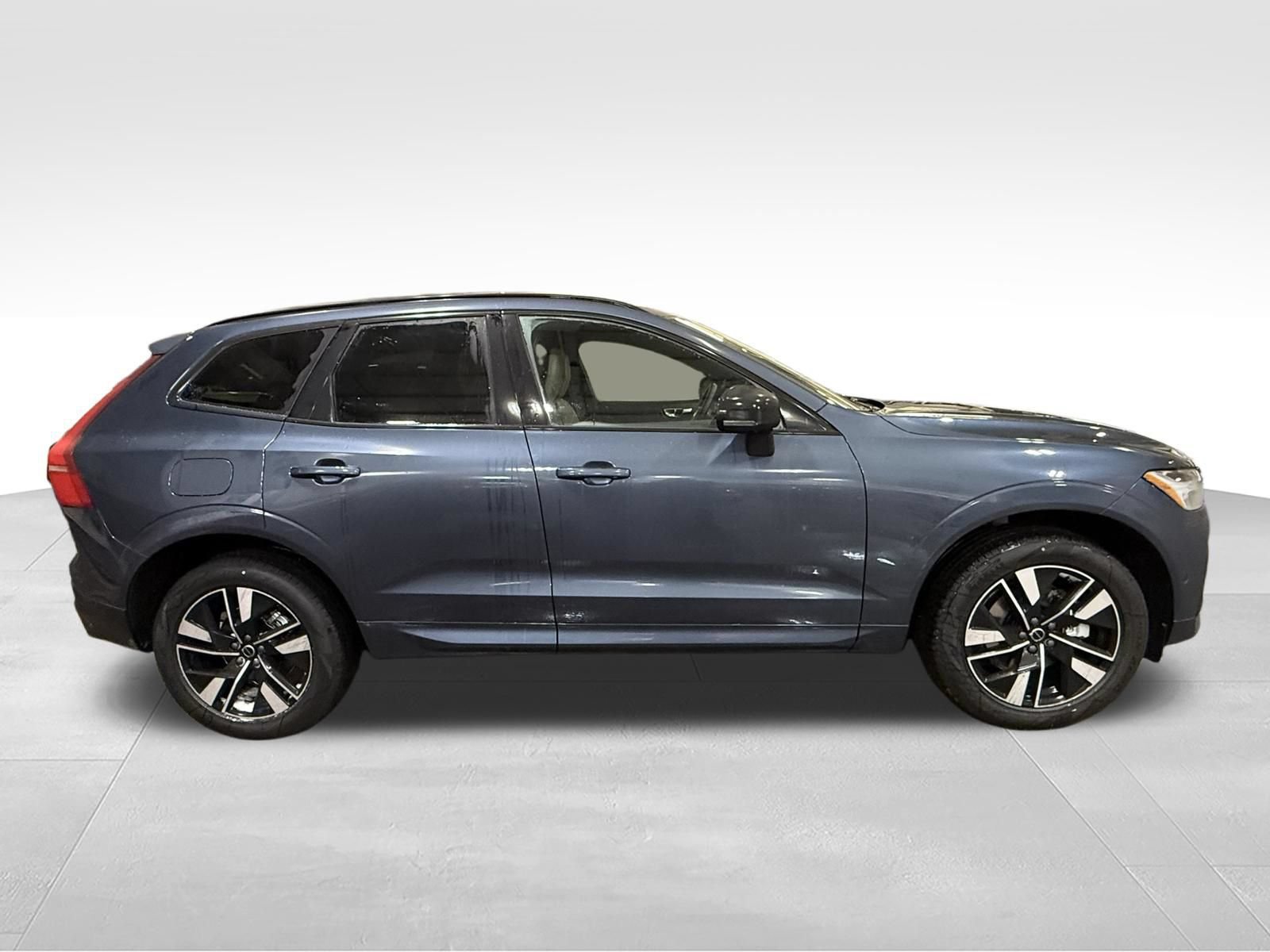 New 2026 Volvo XC60 B5 Plus w/ Protection Package Premier AWD/4WD image 7