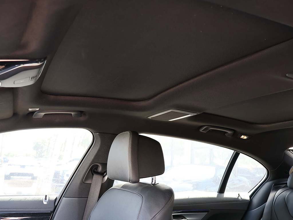 Used 2022 BMW 740i w/ M Sport Package image 22