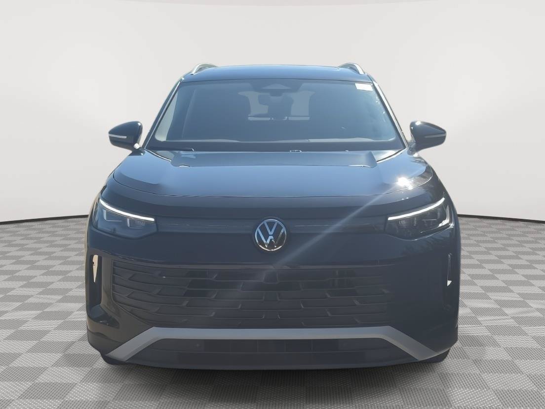Certified 2025 Volkswagen Tiguan SE w/ Panoramic Sunroof Package AWD/4WD image 18