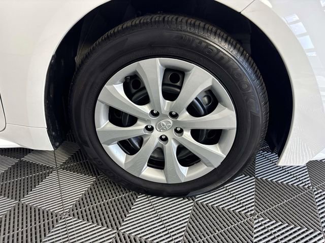 Used 2025 Toyota Corolla LE image 28