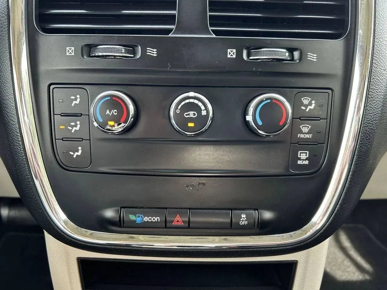 Used 2016 Dodge Grand Caravan American Value Package FWD image 14