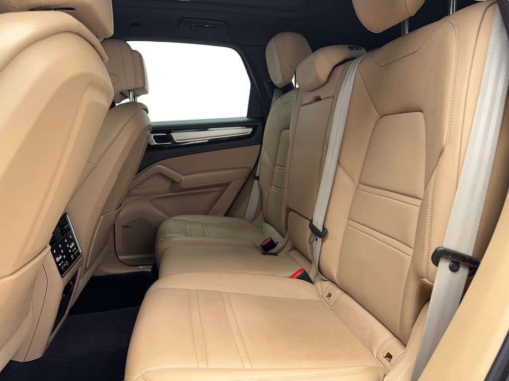Used 2023 Porsche Cayenne Platinum Edition image 46