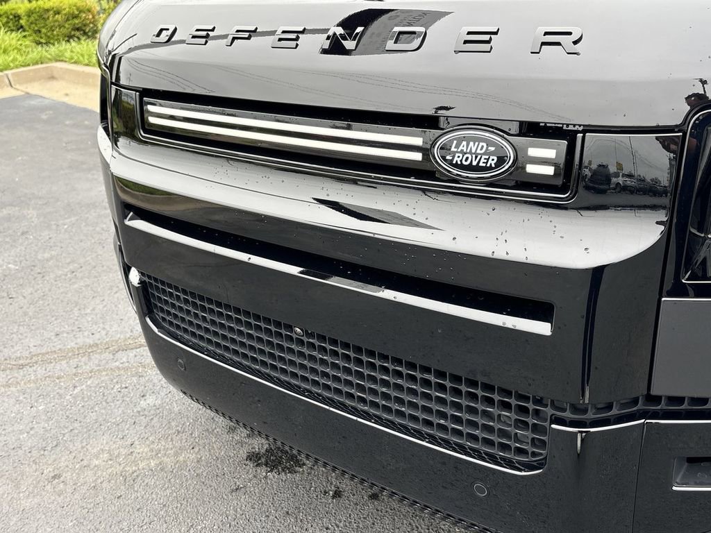 New 2026 Land Rover Defender 110 X AWD/4WD image 9
