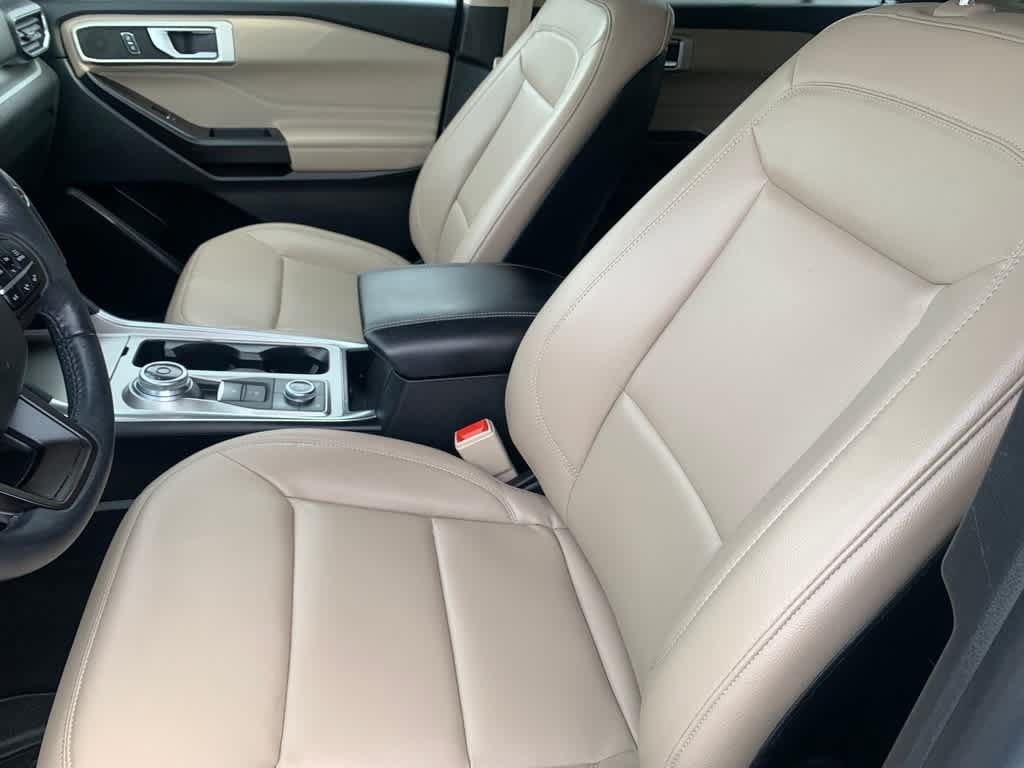 Used 2020 Ford Explorer XLT w/ Equipment Group 202A AWD/4WD image 18