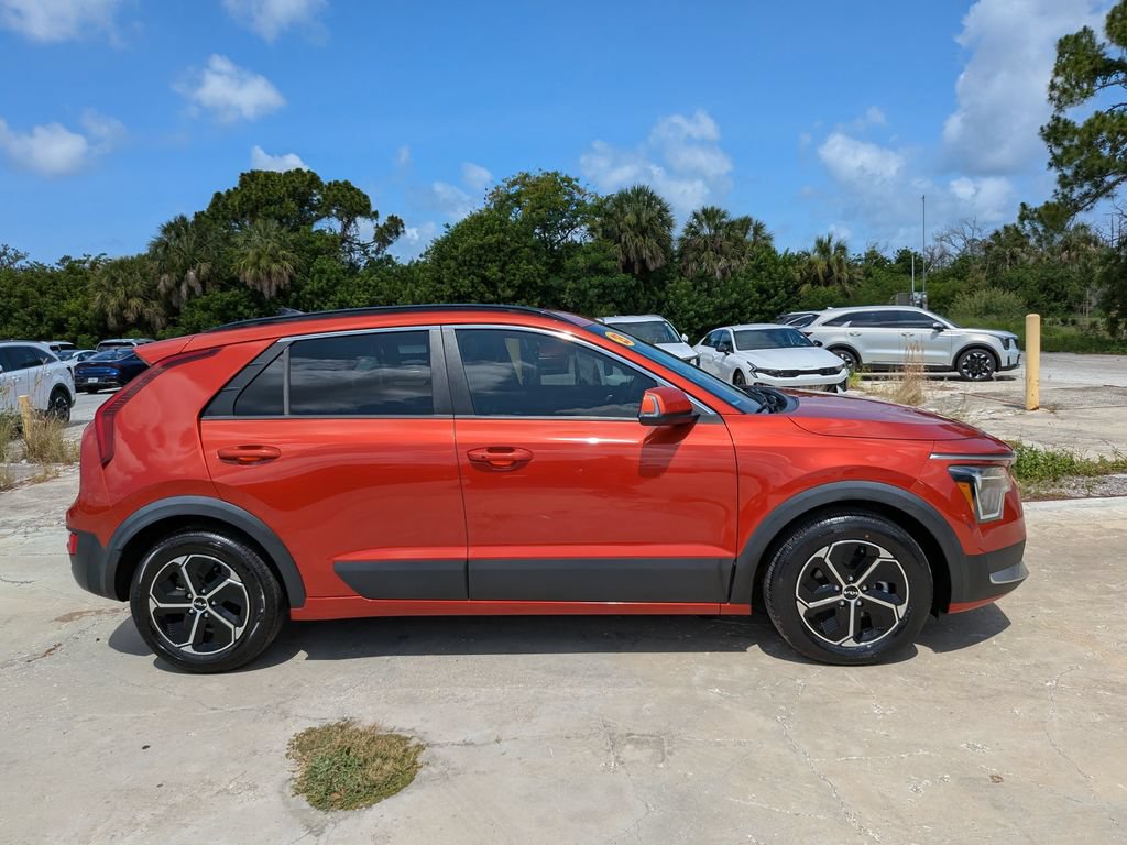 Certified 2023 Kia Niro EX FWD image 9