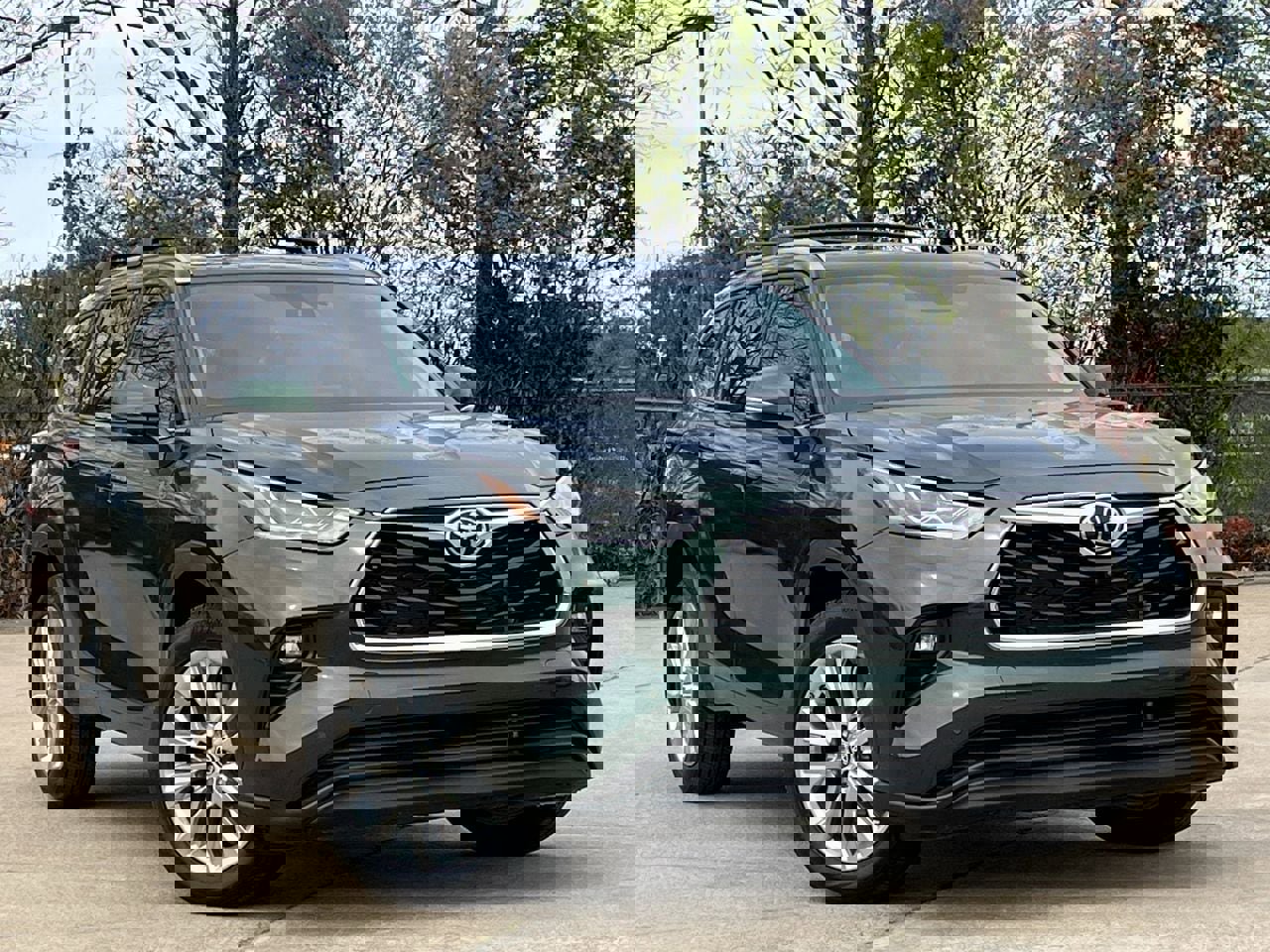 Used 2024 Toyota Highlander Limited image 2