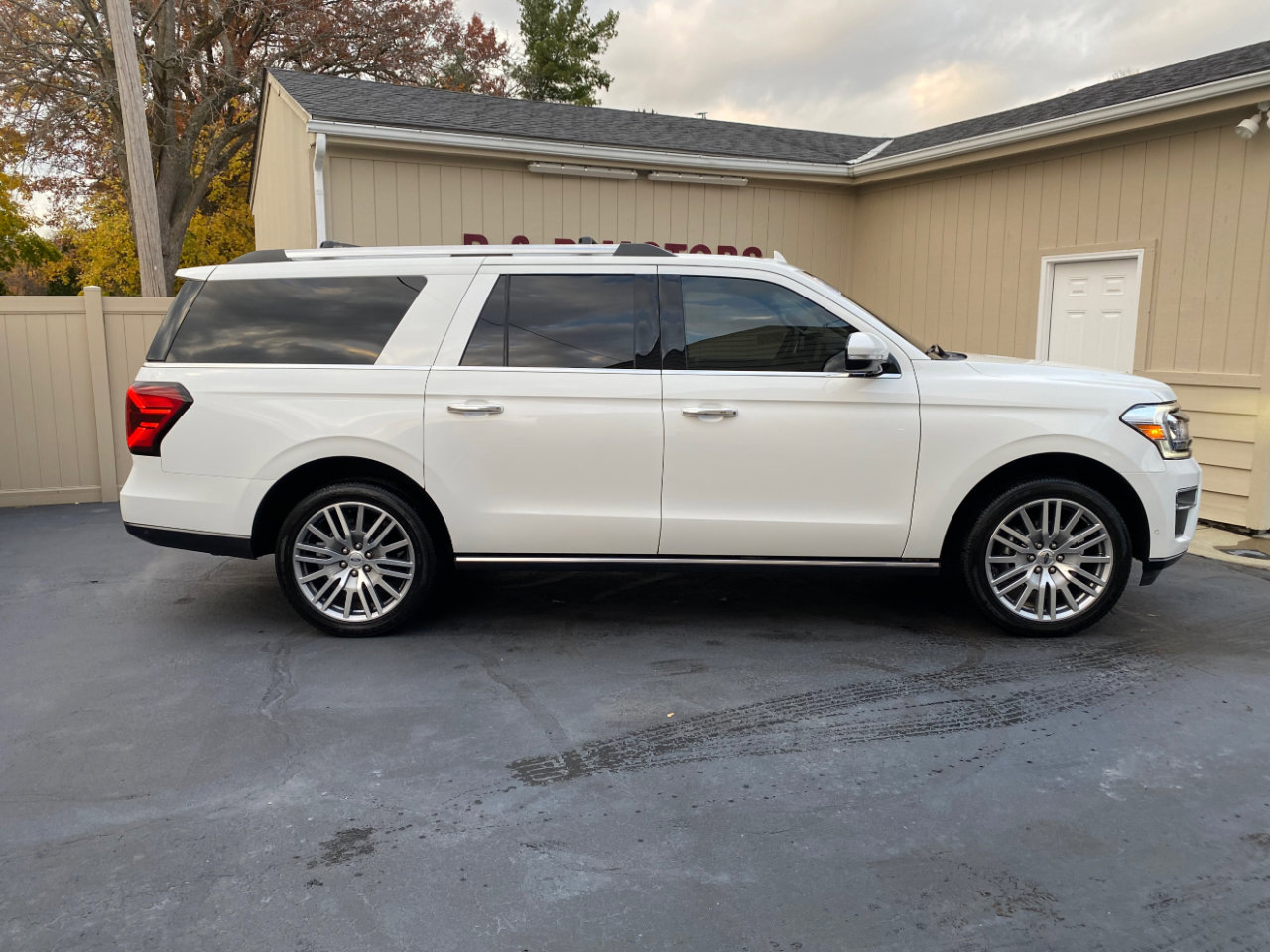 Used 2022 Ford Expedition Max Limited image 2