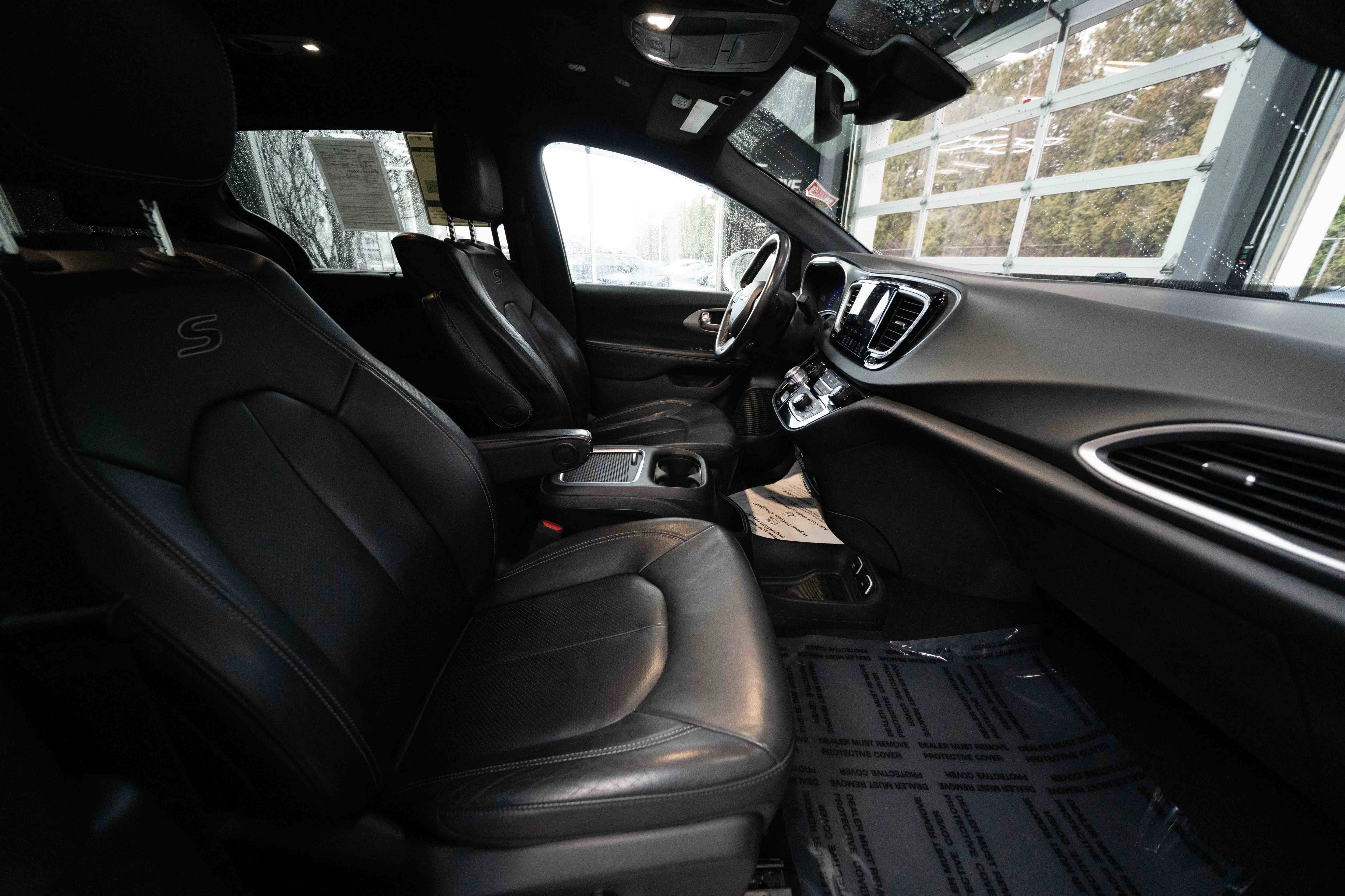 Used 2020 Chrysler Pacifica Touring-L Plus w/ Advanced Safetytec Group image 27