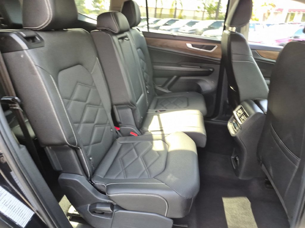 Used 2025 Volkswagen Atlas SE FWD image 31