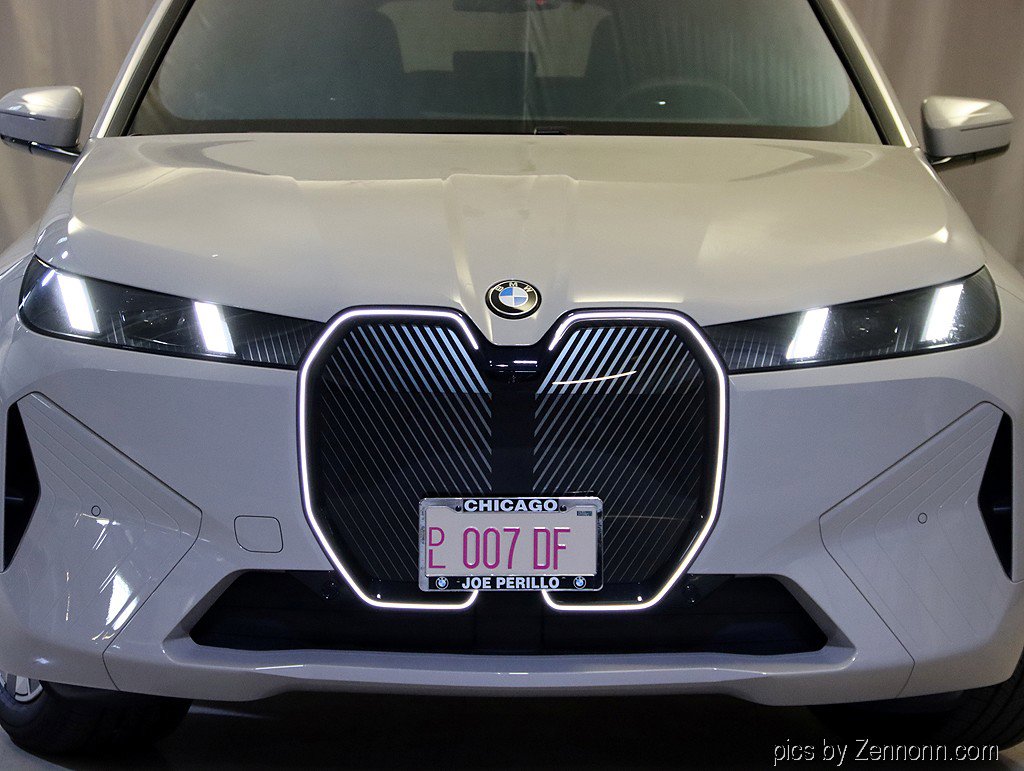 Used 2026 BMW iX xDrive45 w/ Premium Package image 6