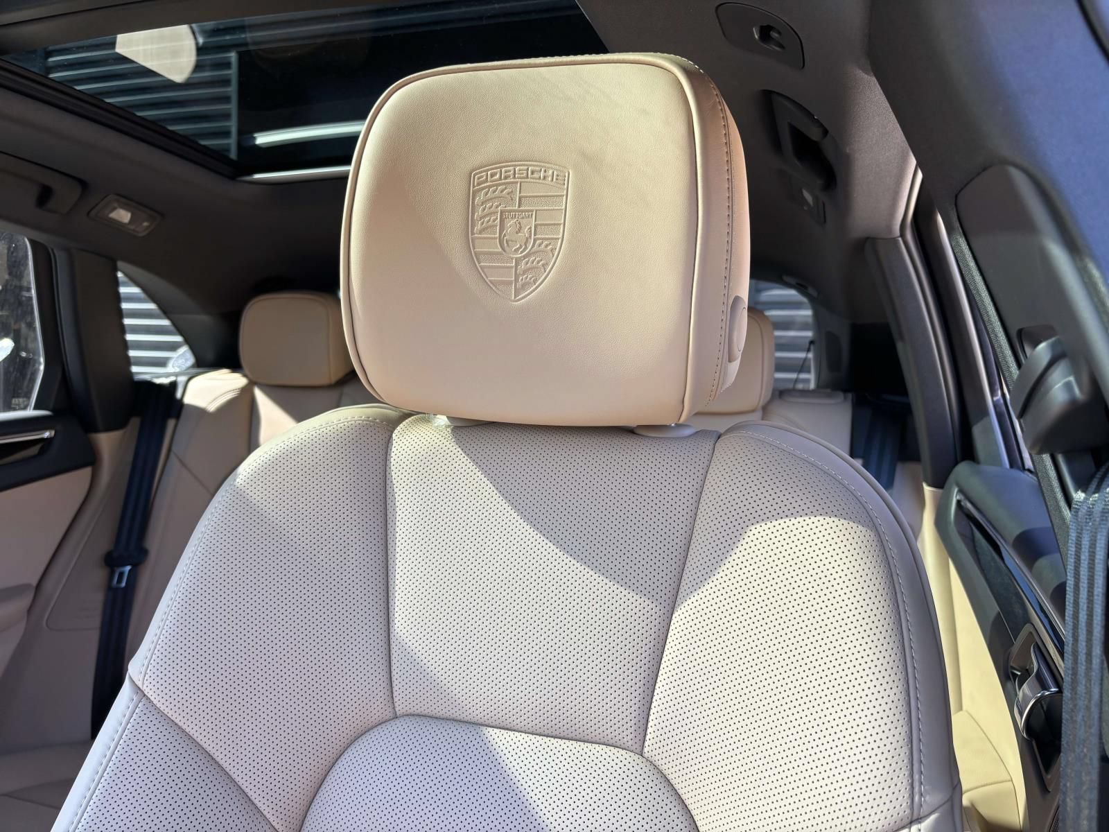Used 2026 Porsche Macan AWD/4WD image 21