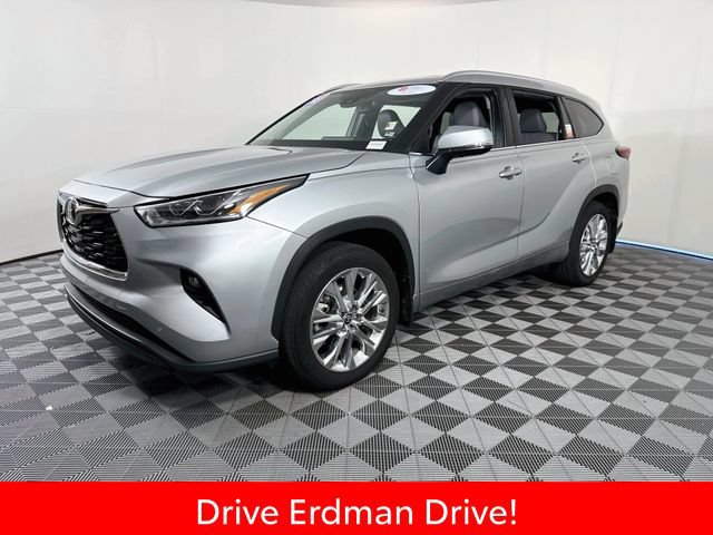 Certified 2023 Toyota Highlander Limited FWD image 3
