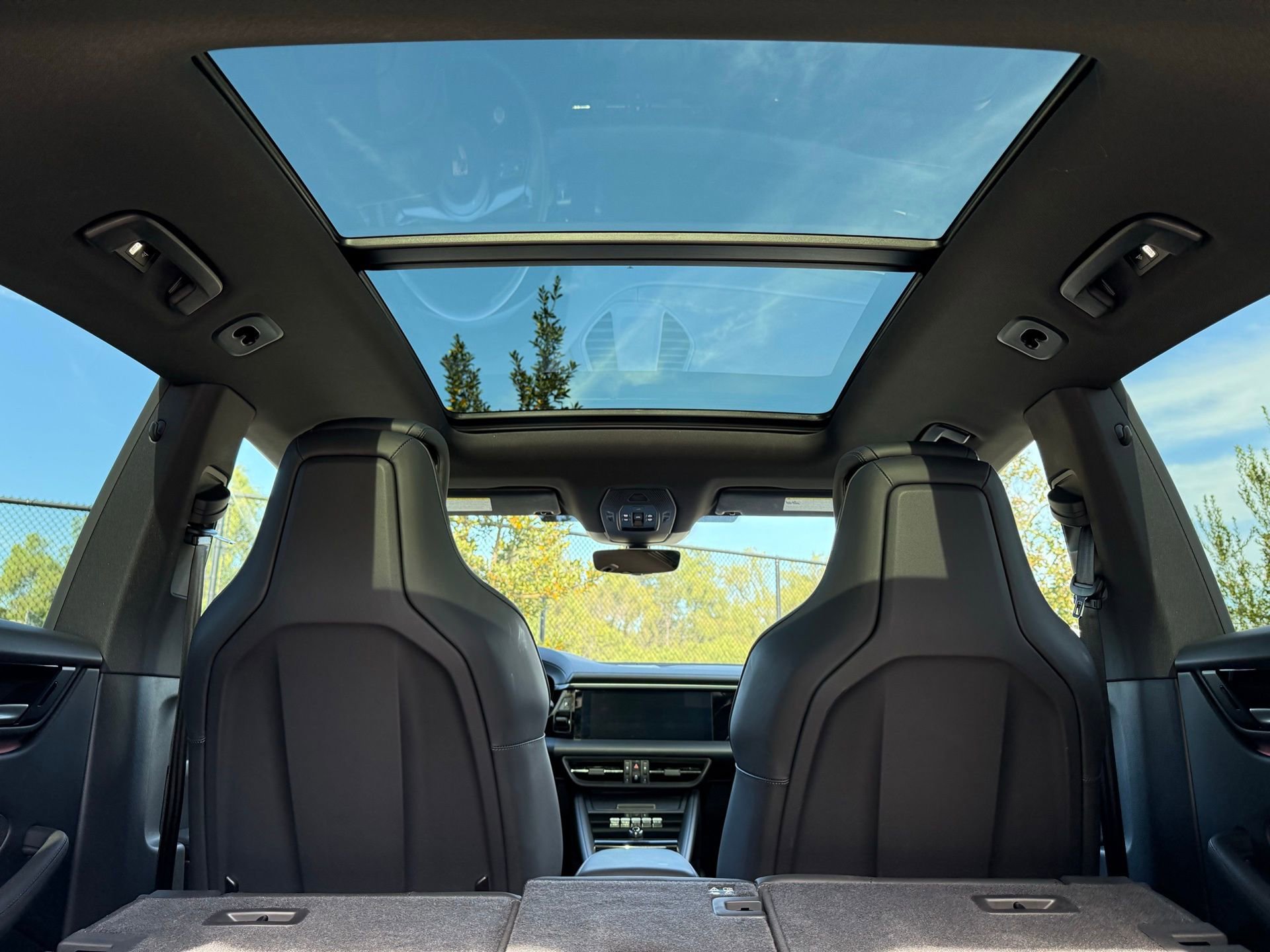 Used 2025 Porsche Macan 4 Electric image 36