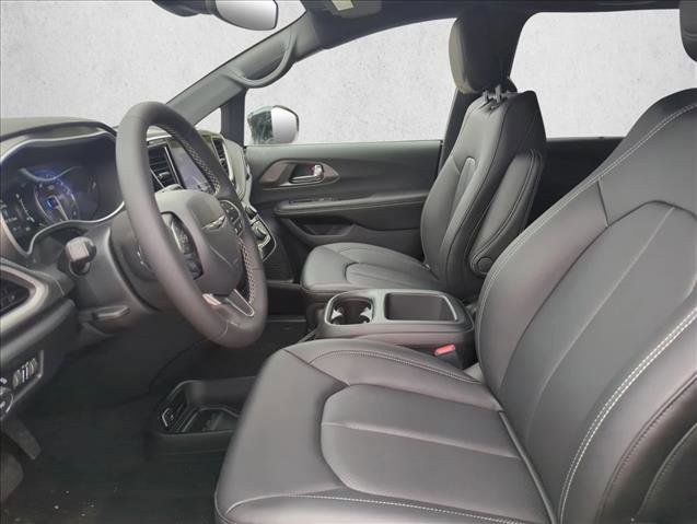 New 2026 Chrysler Pacifica Select image 4