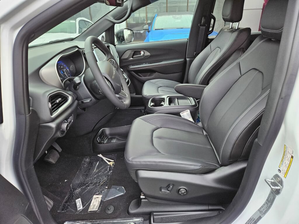 New 2027 Chrysler Pacifica LX FWD image 15