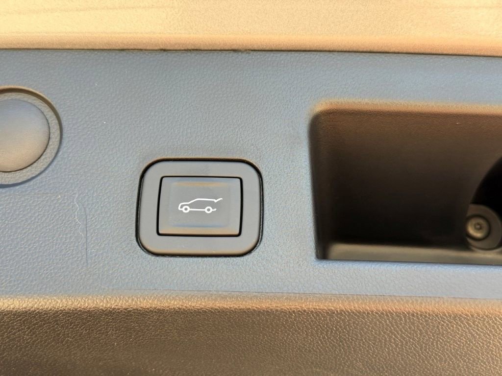 New 2026 Chevrolet Equinox LT w/ Convenience Package II FWD image 17